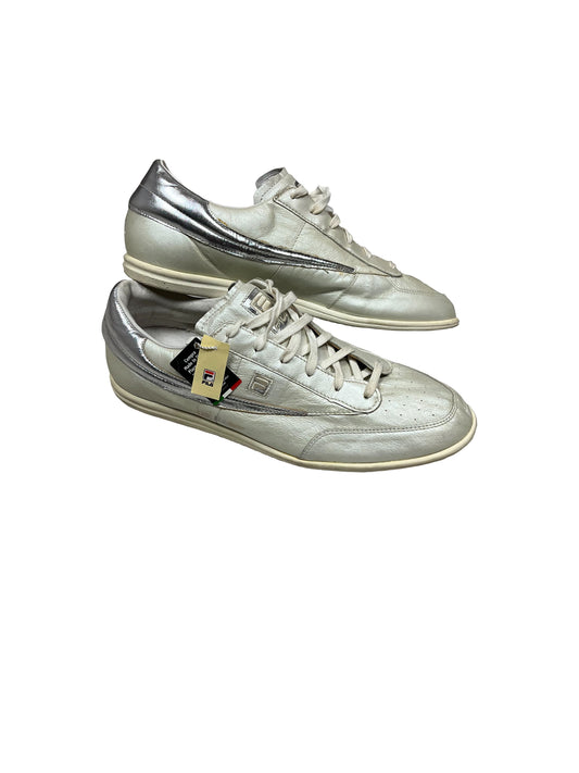 04 :: TENNIS SHOES